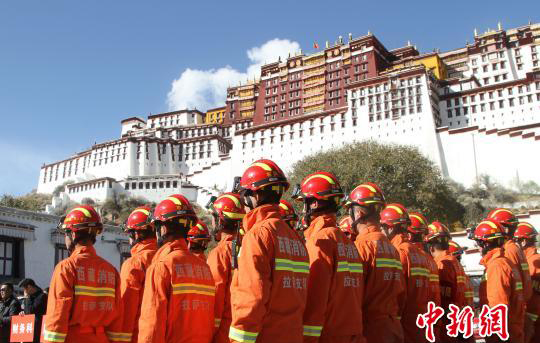 布达拉宫消防趣味运动会再铸守护遗产的防火墙